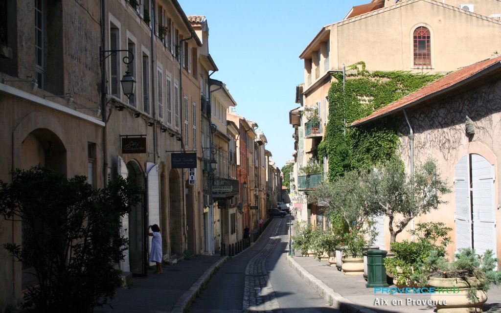 Jolie rue &agrave; Aix en Provence.