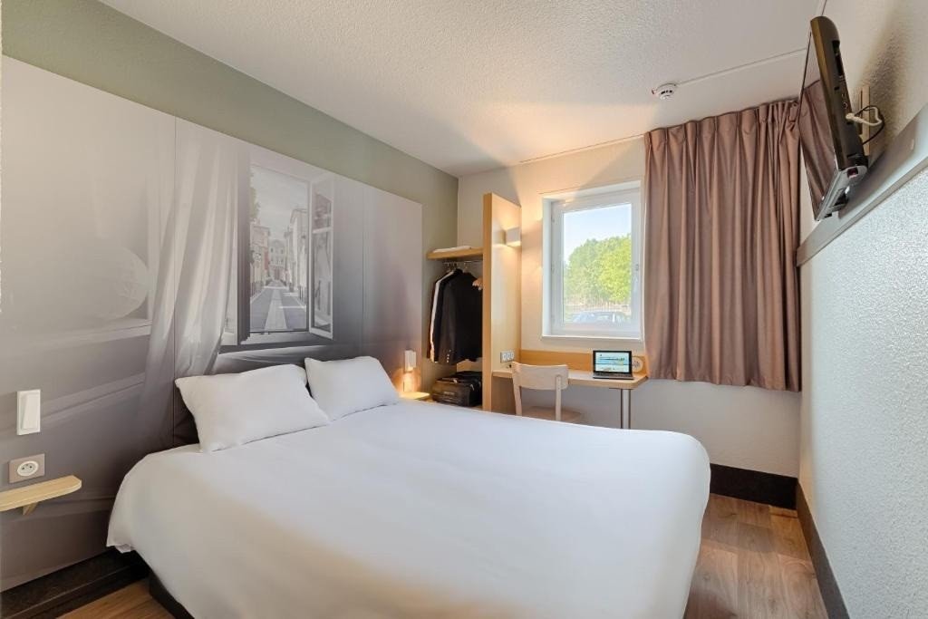 B&B H&ocirc;tel Pont de l'Arc.