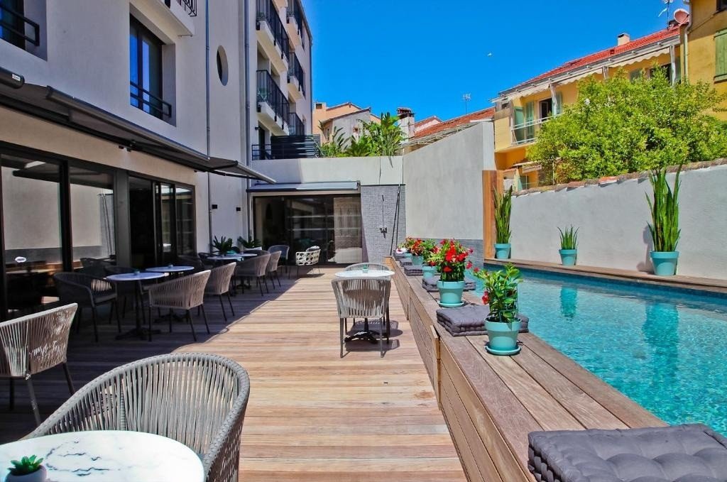 La piscine de la Villa Port d'Antibes.