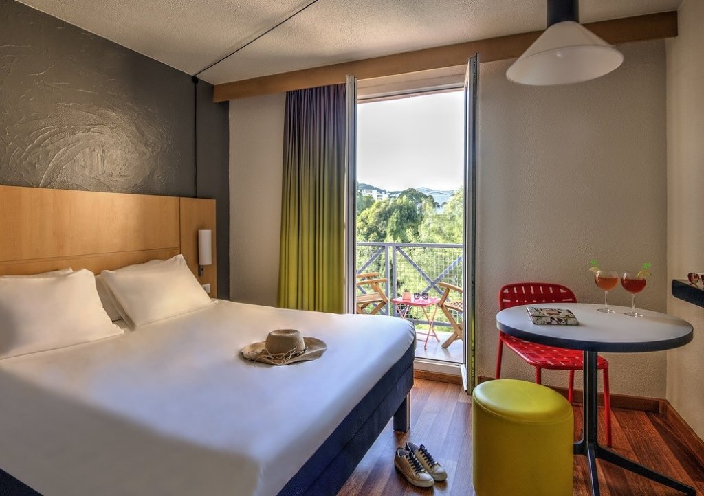 Ibis Hy&egrave;res Centre.