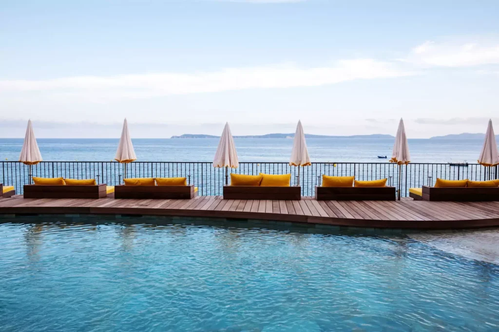 Piscine de l'h&ocirc;tel Bailli de Suffren.