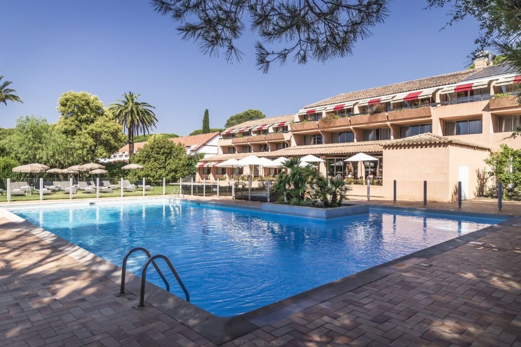 La piscine du Najeti Golf Hotel.