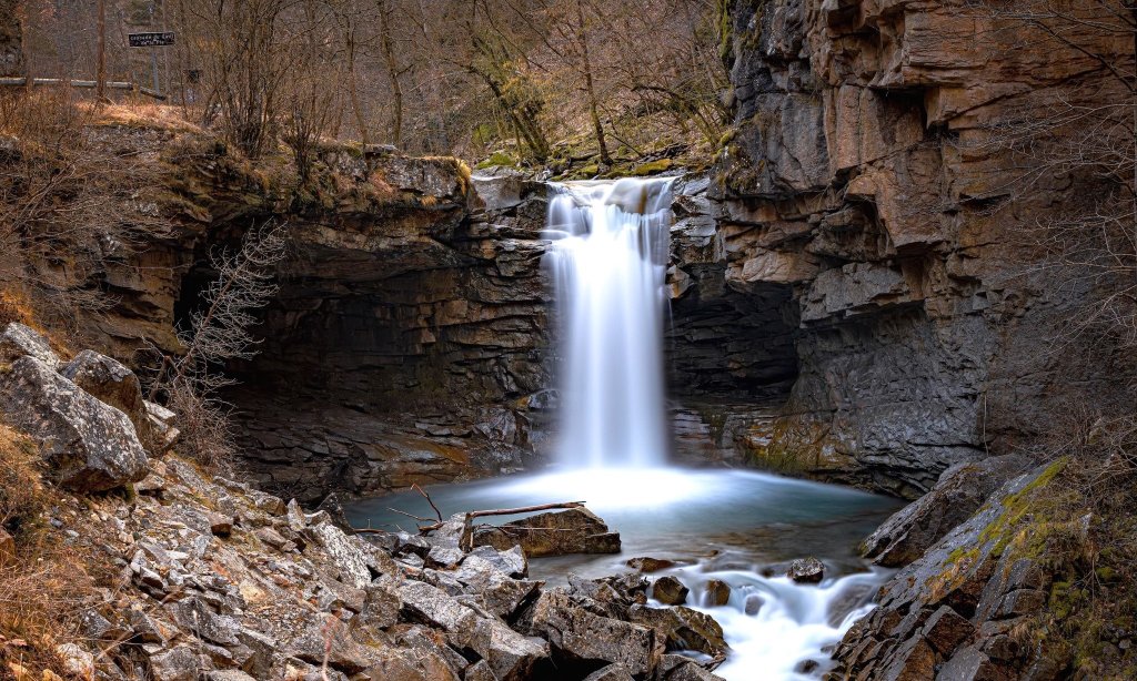 Cascade du Saut de la Pie dans les Alpes de Haute Provence.