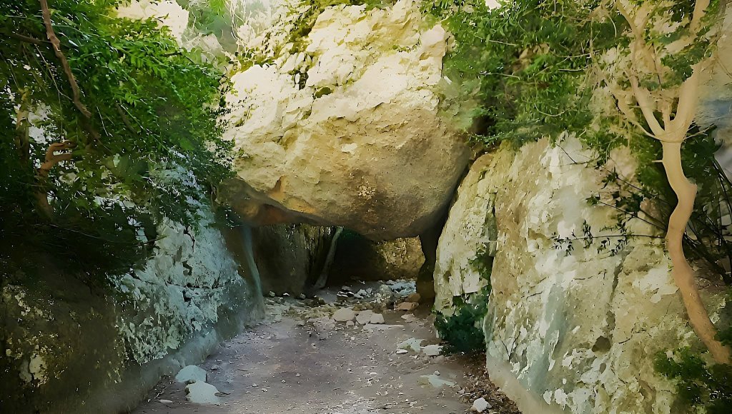 Eboulement dans les Gorges de R&eacute;galon.