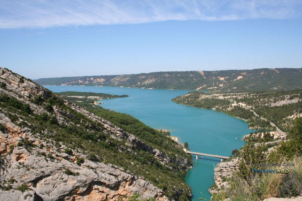 Vue sur le lac de Sainte Croix.