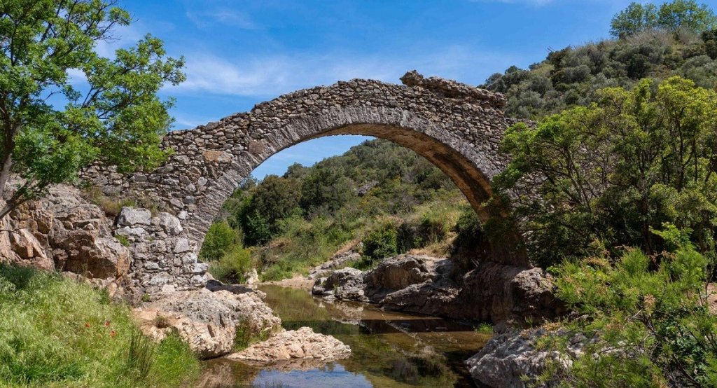 Le Pont des F&eacute;es &agrave; Grimaud.