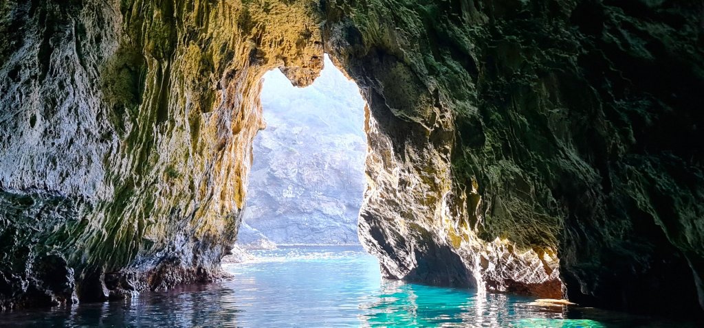 Grotte de la calanque du Bl&eacute;.