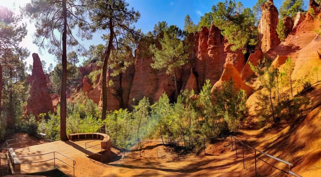 Sentier des ocres &agrave; Roussillon.