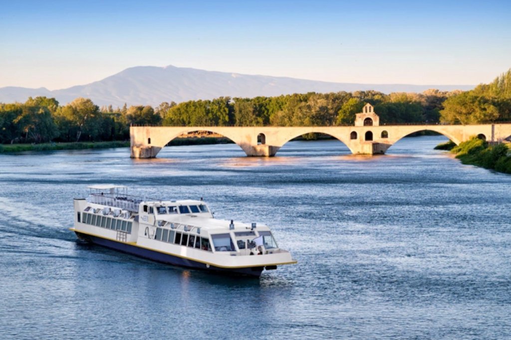 Croisi&egrave;re fluviale en Provence PACA.