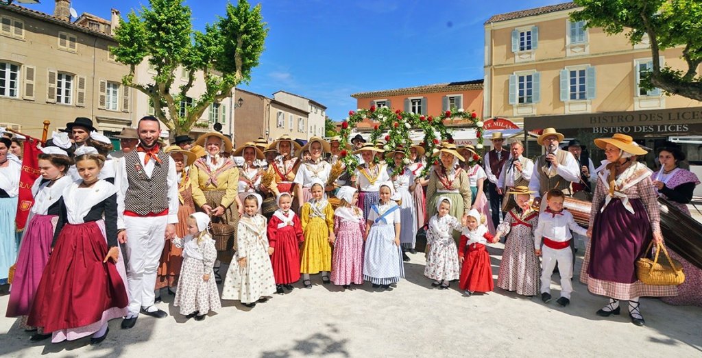Les f&ecirc;tes en Provence en Mai.