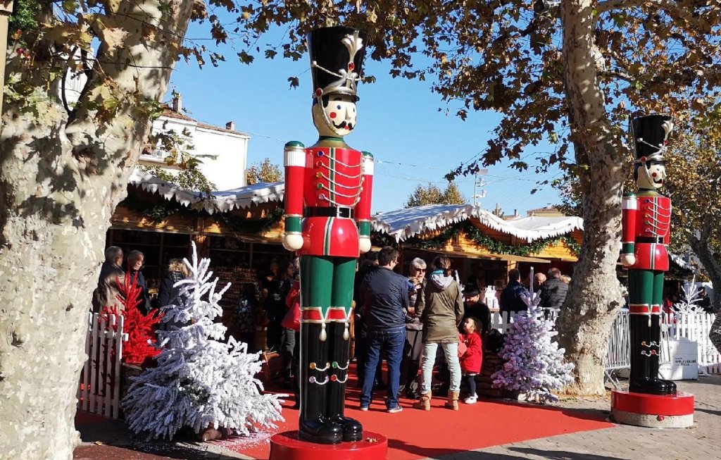 La march&eacute; aux santons d'Aubagne.