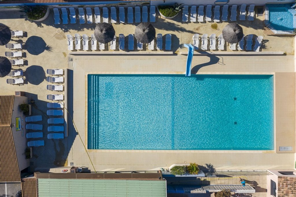 Piscine Abri de Camargue.