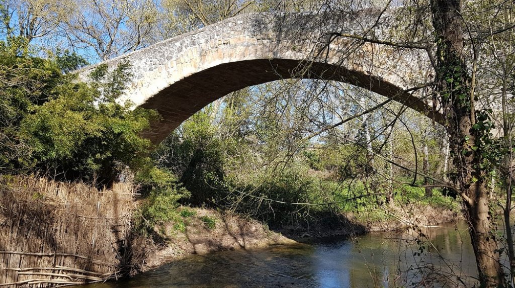 Le pont des Trois Sautets &agrave; Meyreuil.