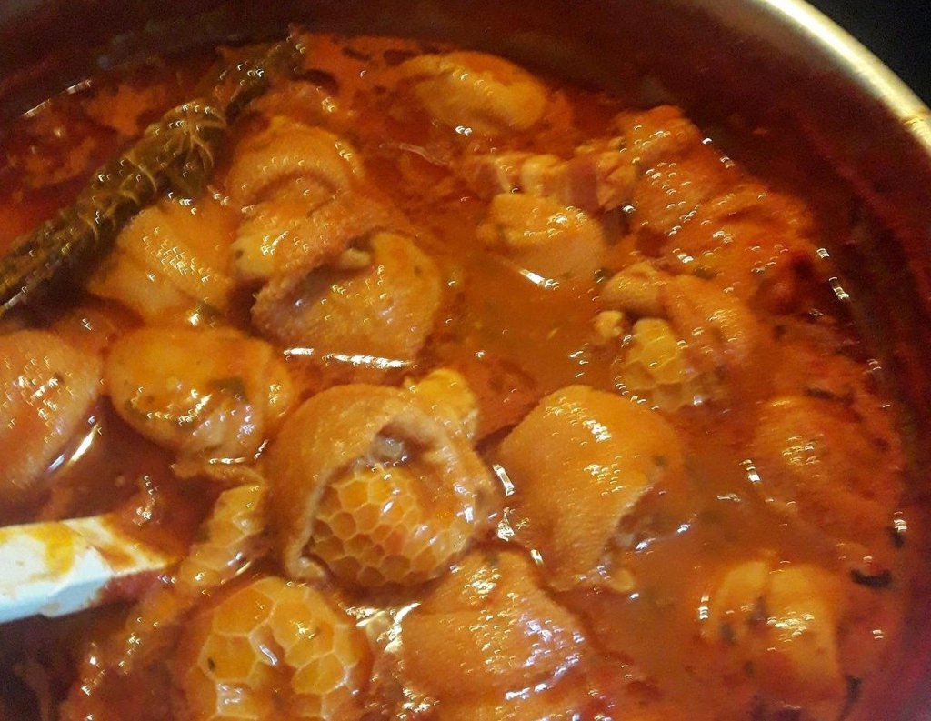 La cuisson des pieds paquets.