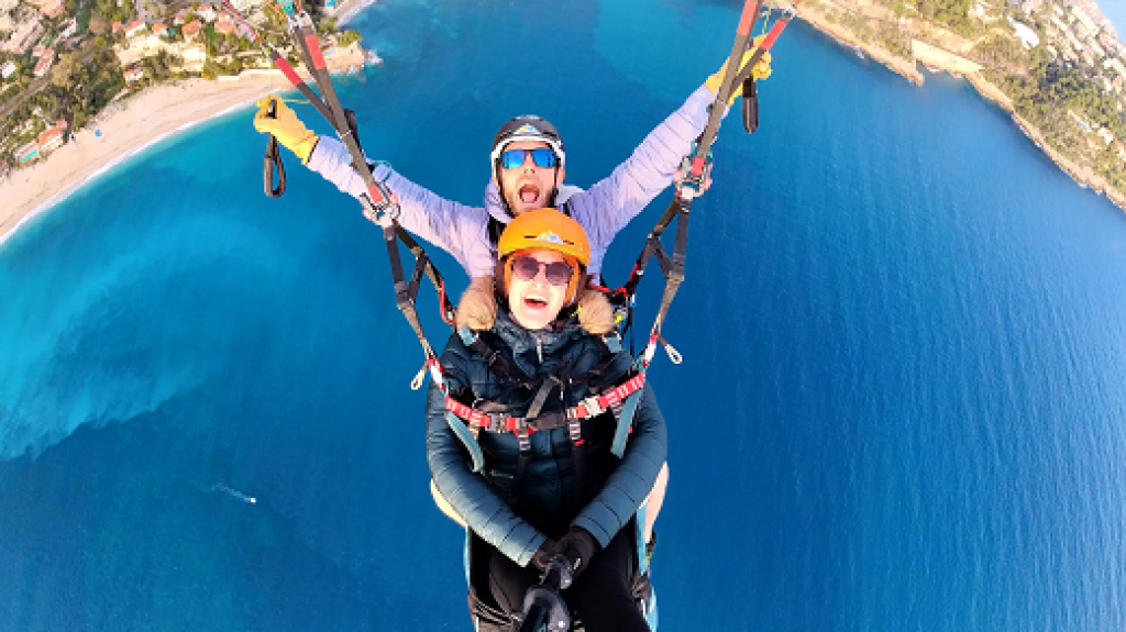 Parapente pr&egrave;s de Nice.