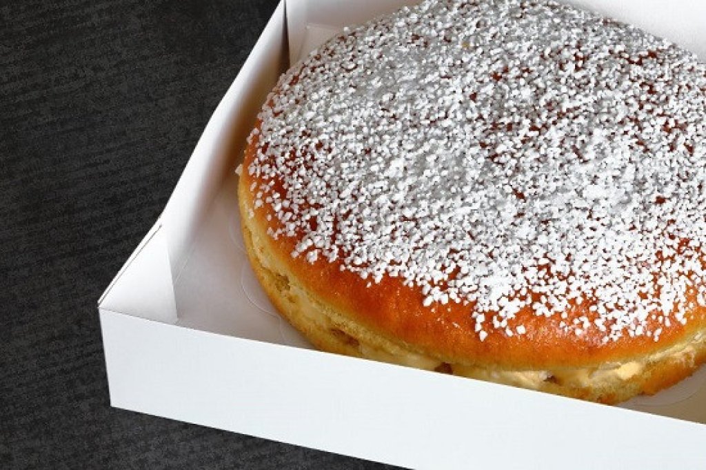 Tarte tropezienne, sp&eacute;cialit&eacute; du Var.