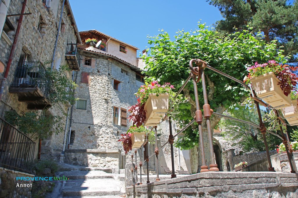 Le village d'Annot (04).
