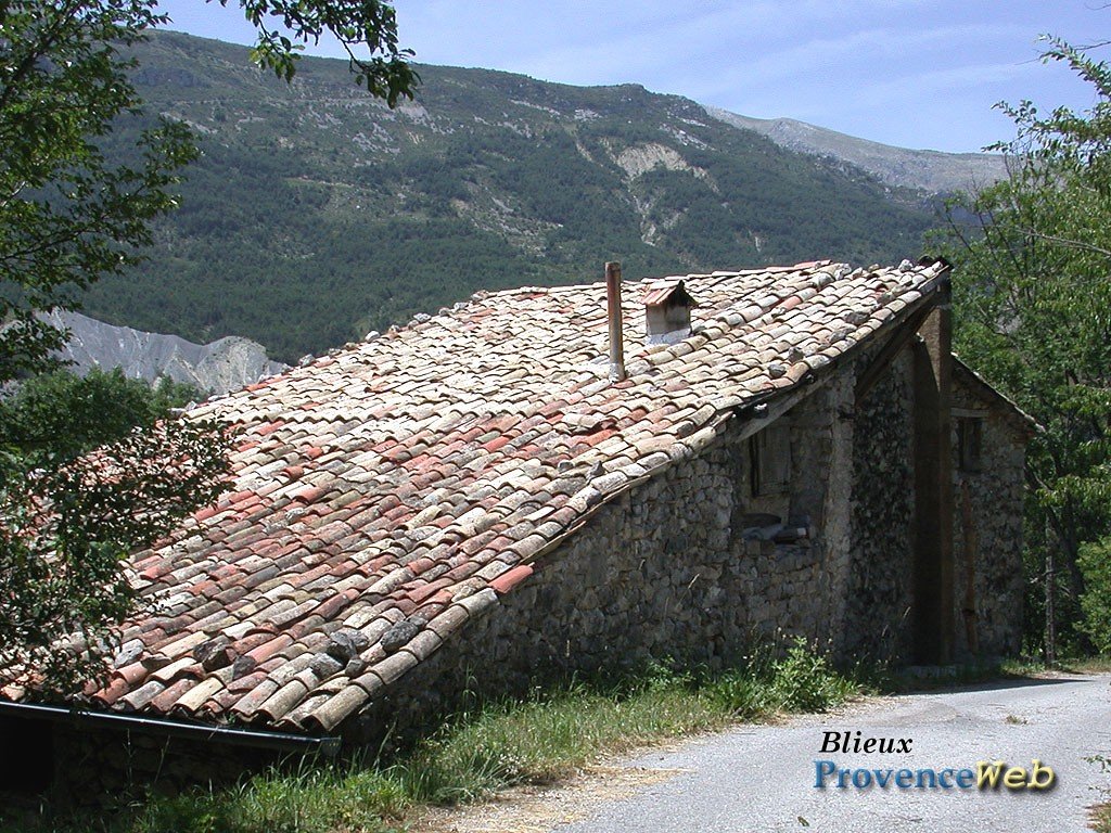 Le village de Blieux dans les Alpes de Haute Provence.