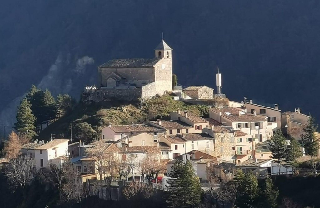 Le village de Castellet les Sausses dans les Alpes de Haute Provence.