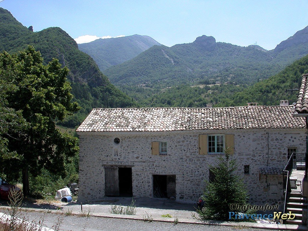 Ch&acirc;teaufort 04.