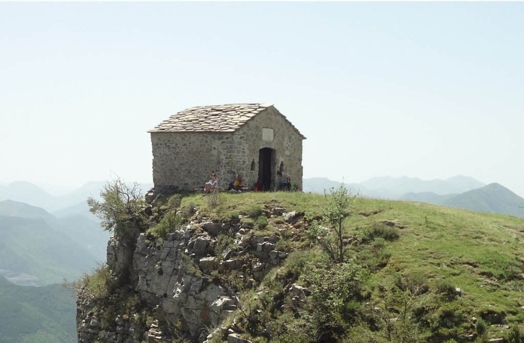 Le village de Ch&acirc;teauredon dans les Alpes de Haute Provence.