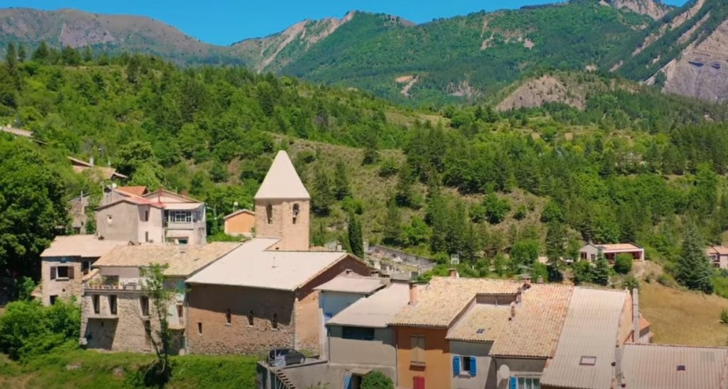 Le village de Clamensane dans les Alpes de Haute Provence.