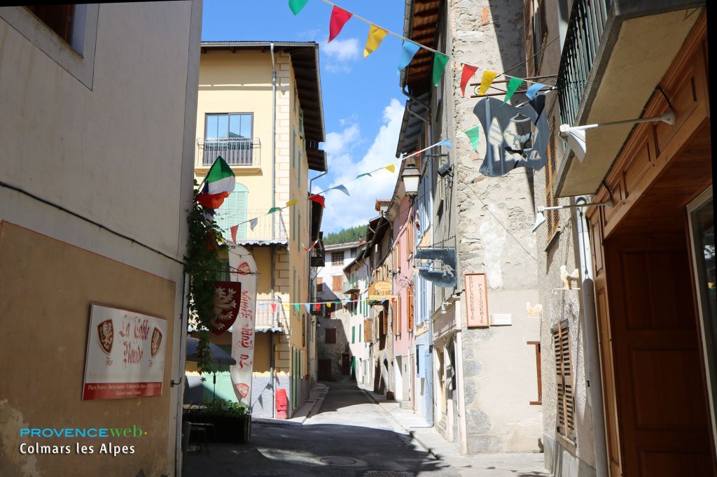 Ruelle de Colmars les Alpes.