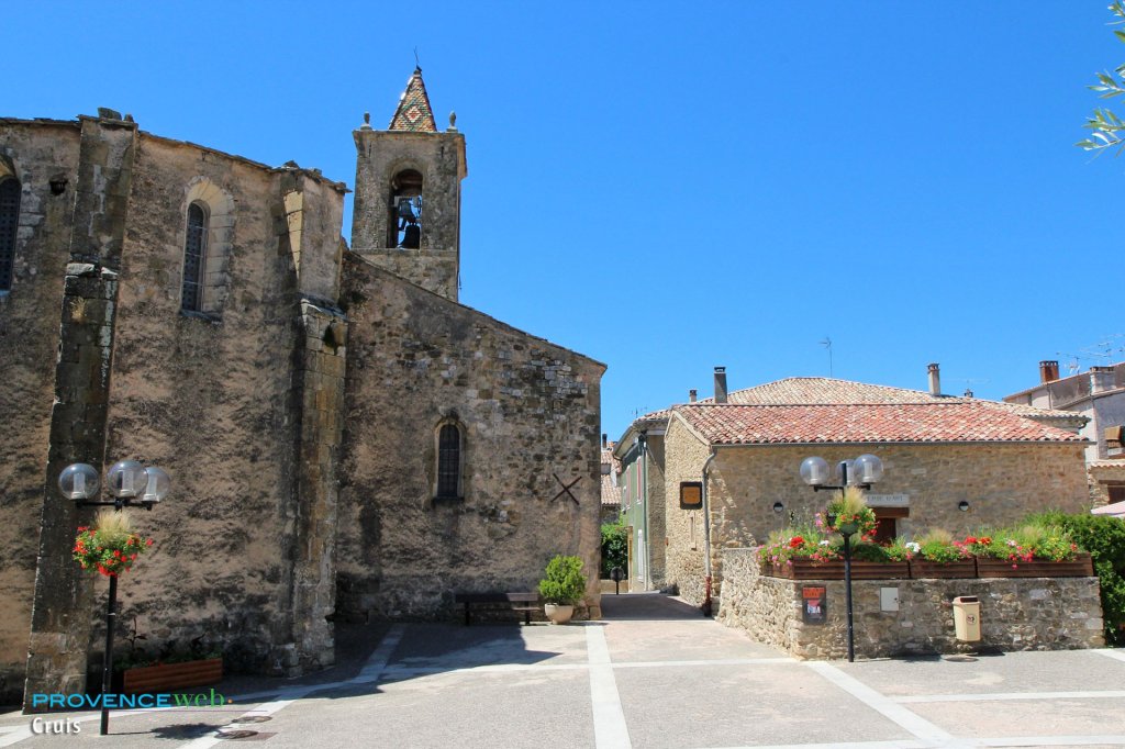 Le village de Cruis dans les Alpes de Haute Provence.