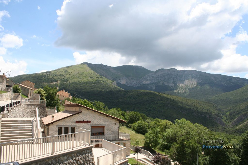 Montagnes autour de Demandolx.