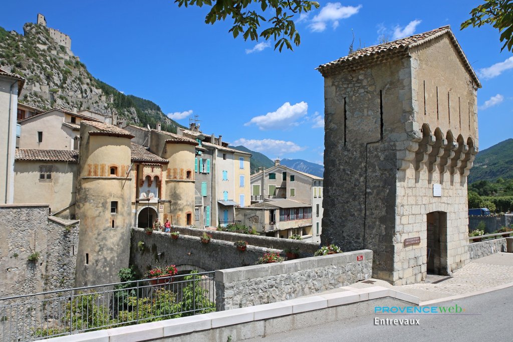Entrevaux 04.