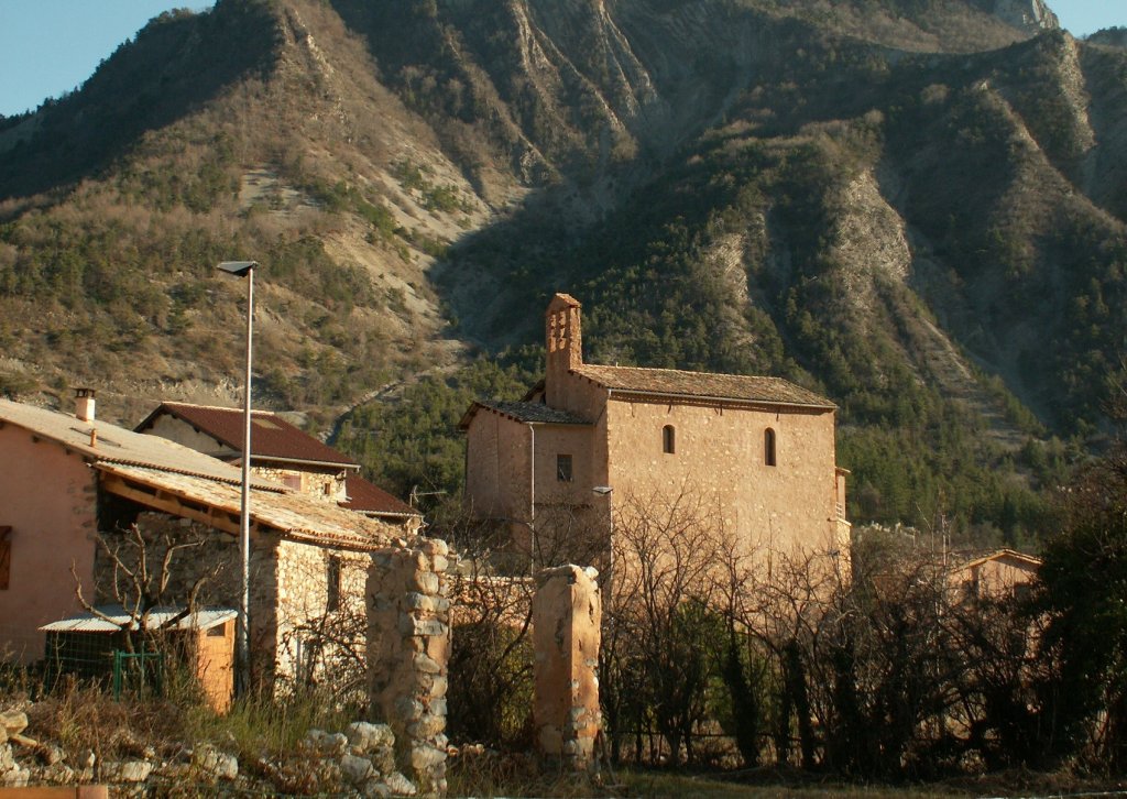 Le village de Faucon-du-Caire dans les Alpes de Haute Provence.
