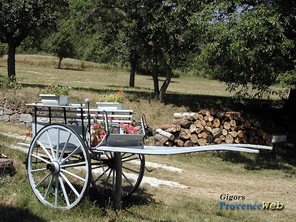 Jolie charette &agrave; Gigors.