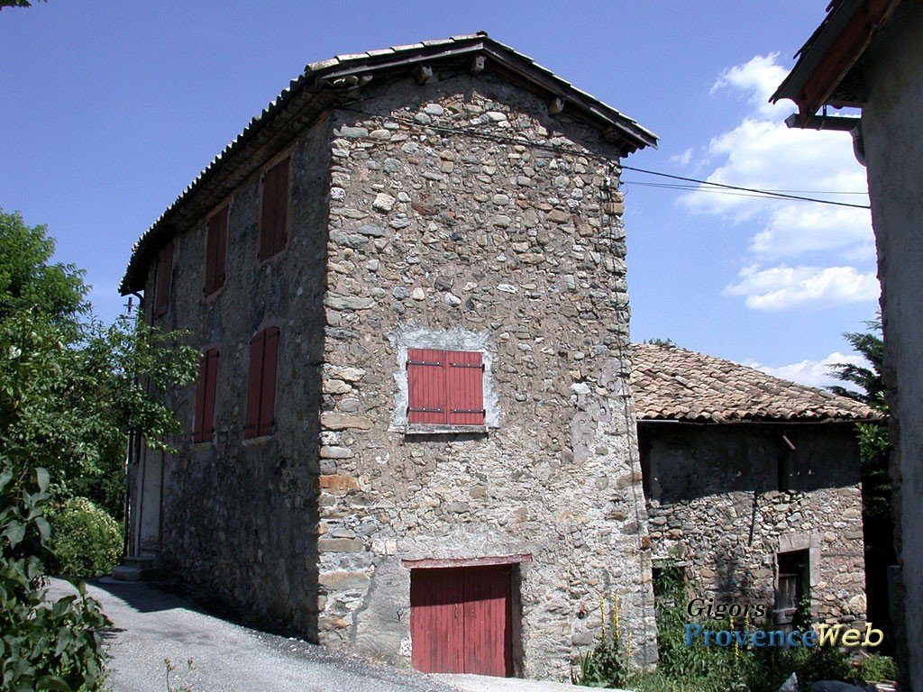 Le village de Gigors dans les Alpes de Haute Provence.