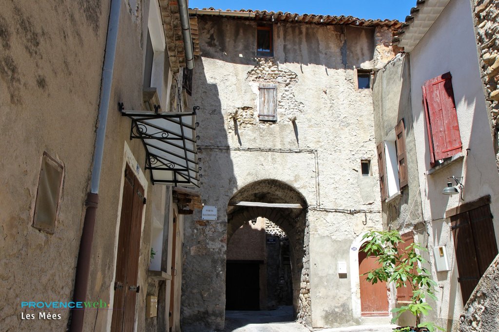 Centre ancien des M&eacute;es.