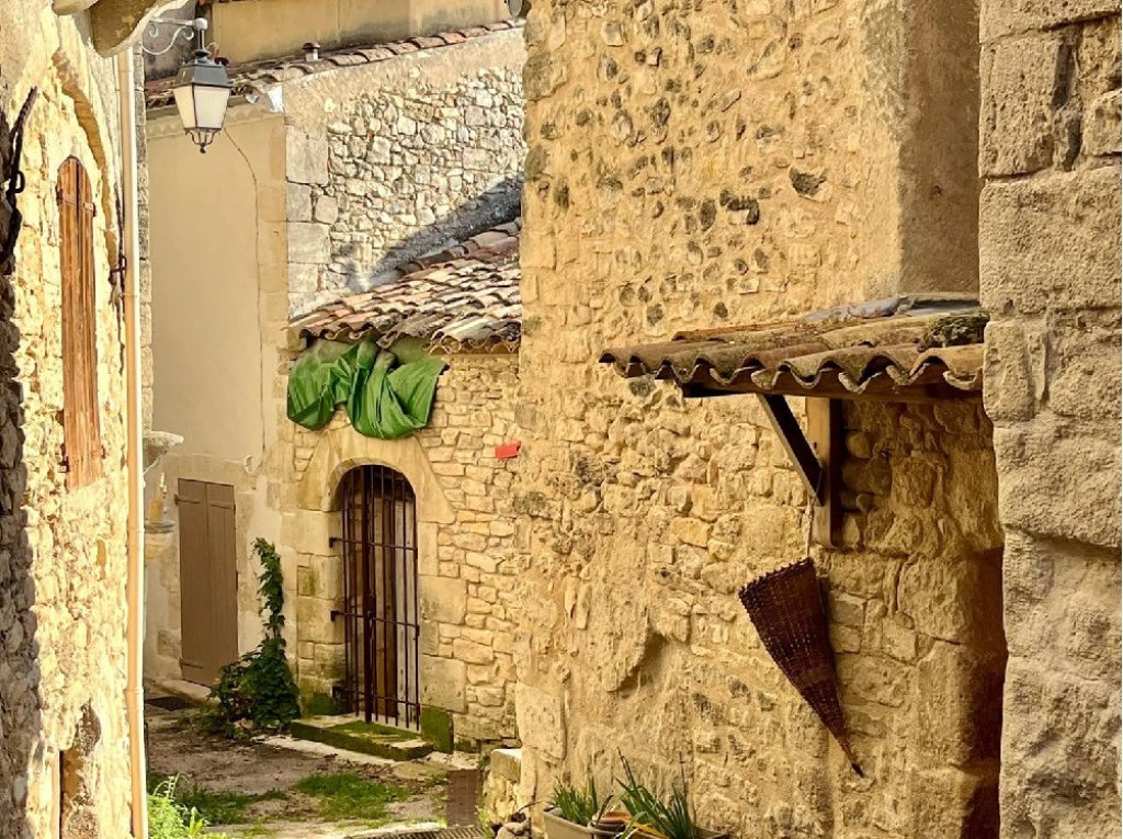 ruelle &agrave; Mane.