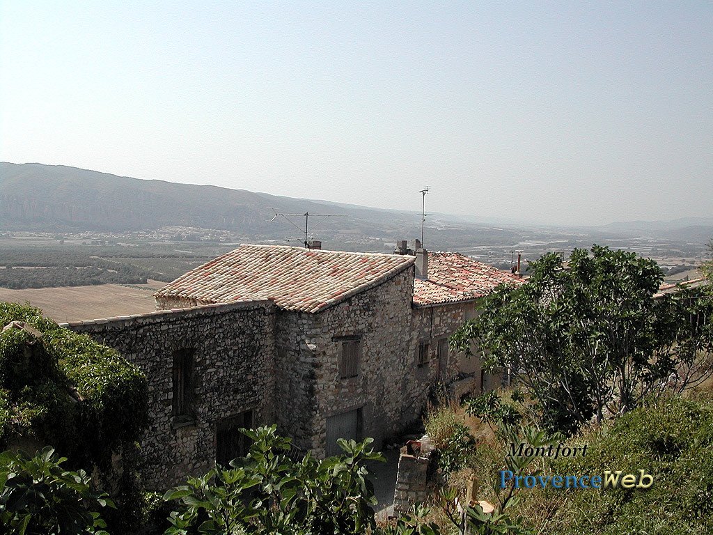 Vieux village de Montfort (04).
