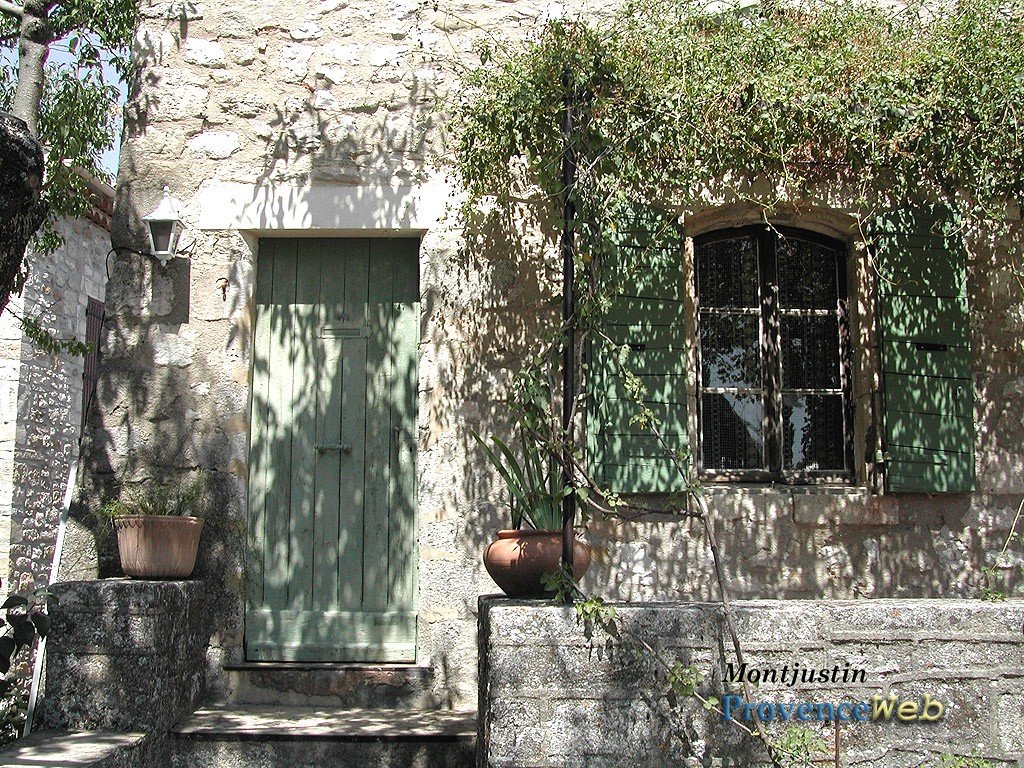Maison &agrave; Montjustin.