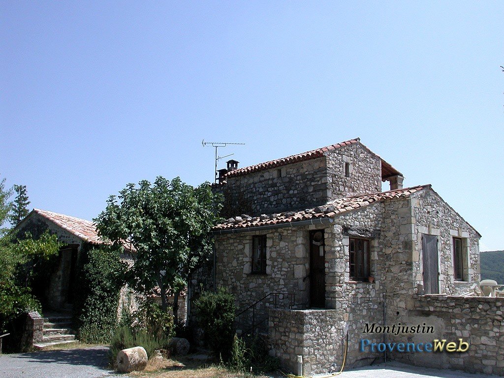 Le village de Montjustin dans les Alpes de Haute Provence.