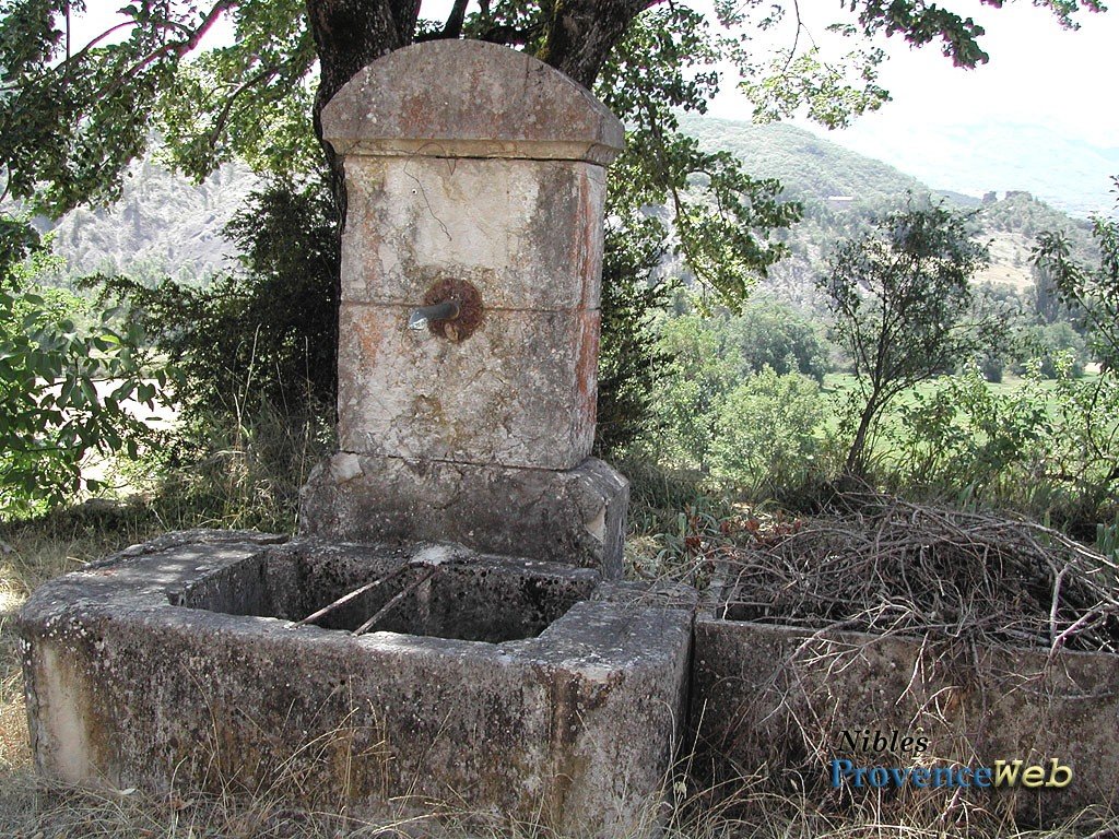 Fontaine &agrave; Nibles.