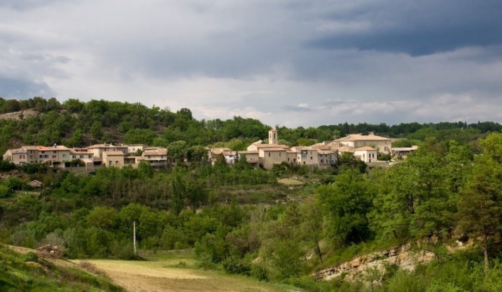 Le village de Niozelles dans les Alpes de Haute Provence.