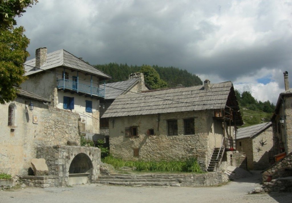 Le hameau de Peyresq.