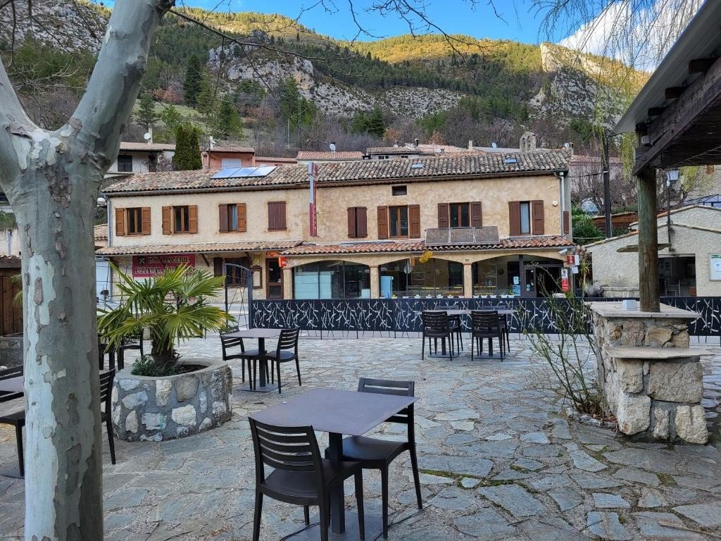 Le village de Rouaine dans les Alpes de Haute Provence.
