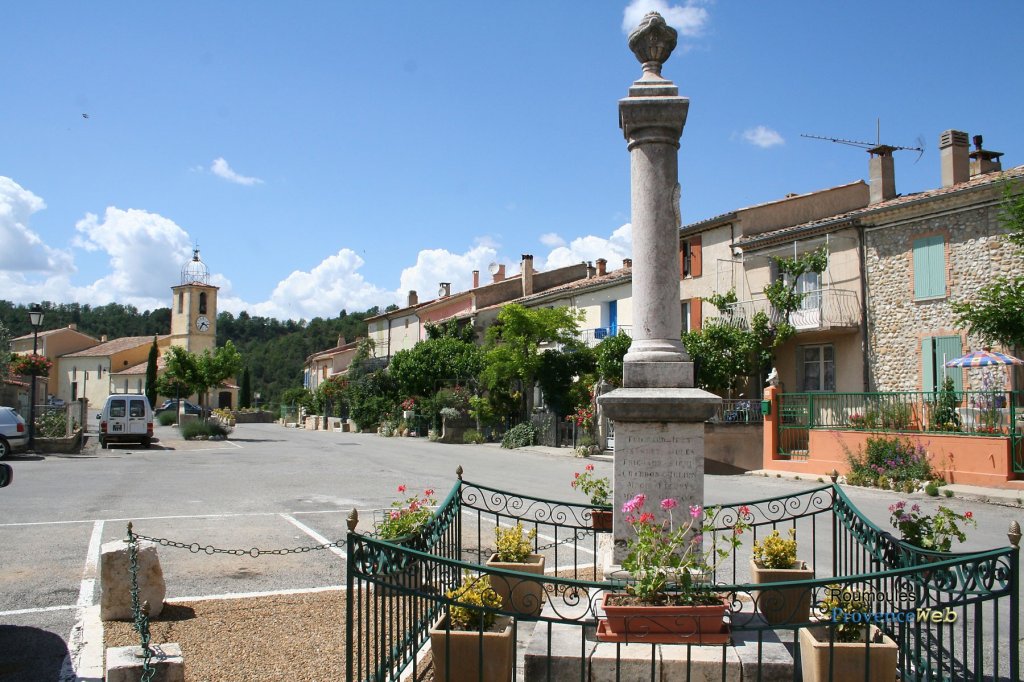 Place &agrave; Roumoules.