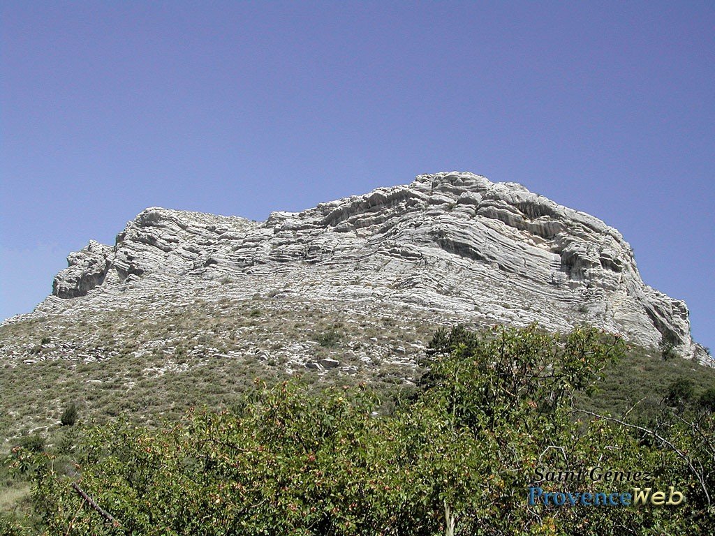 Falaise surplombant Saint Geniez.