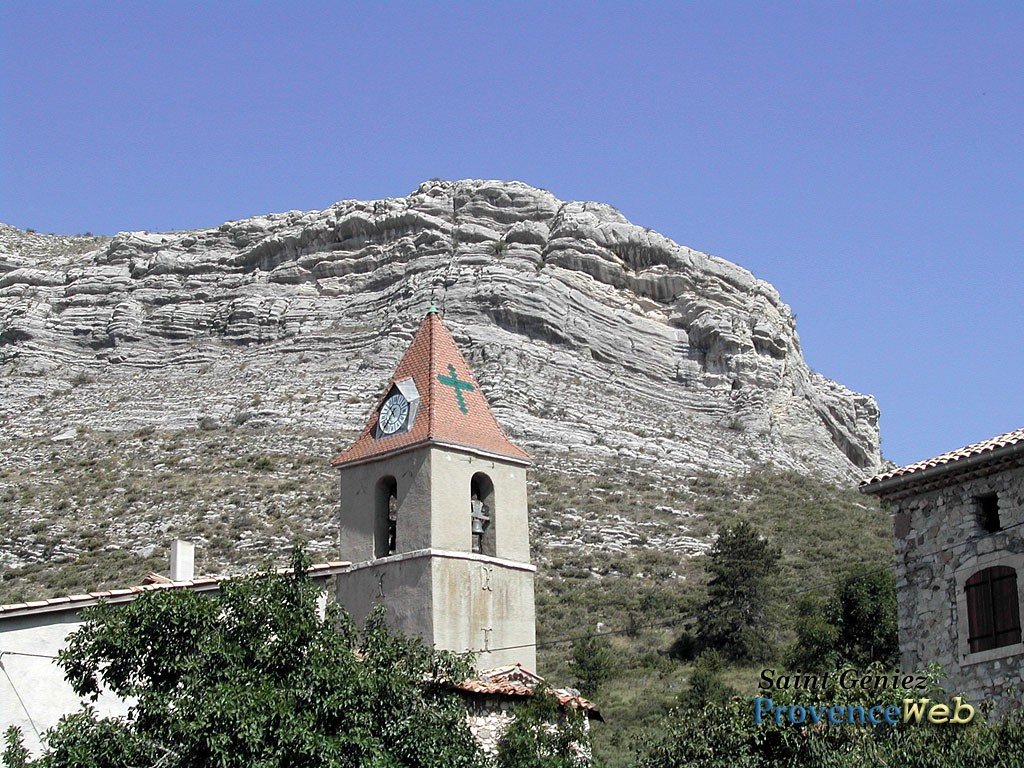 Le village de Saint Geniez dans les Alpes de Haute Provence.