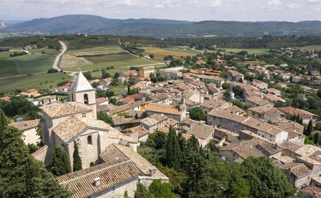 Le village de Saint Michel l'Observatoire dans les Alpes de Haute Provence.