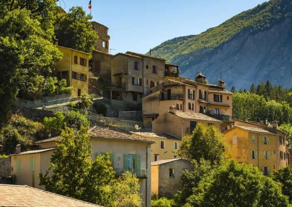Le village de Sausses dans les Alpes de Haute Provence.