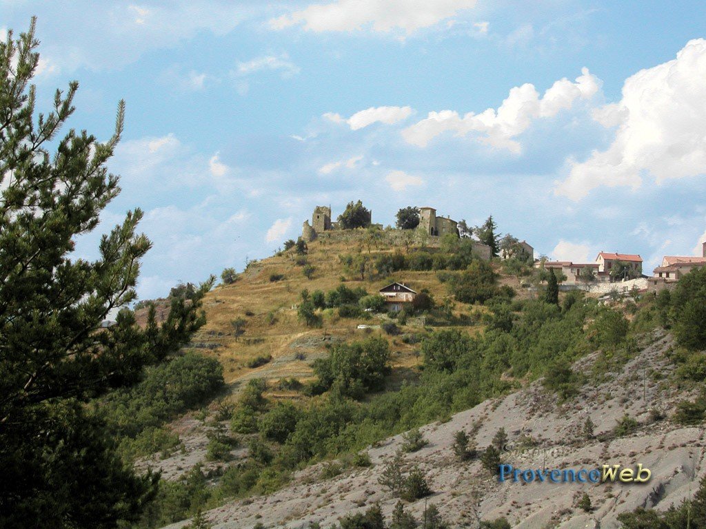 Le village de Sigoyer dans les Alpes de Haute Provence.