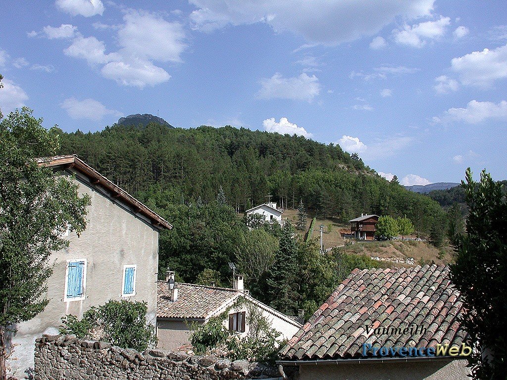 Le village de Vaumeilh dans les Alpes de Haute Provence.