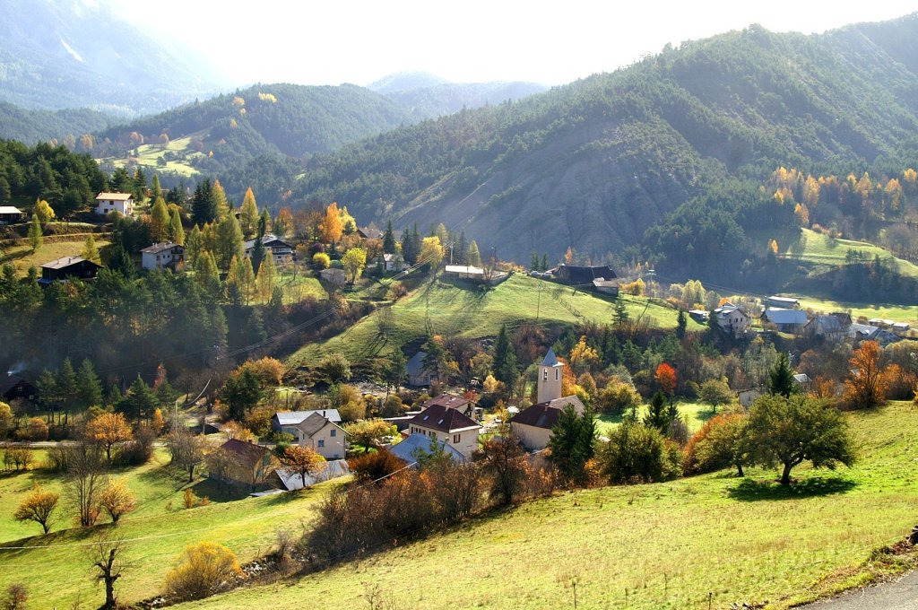 Le village de Verdaches dans les Alpes de Haute Provence.